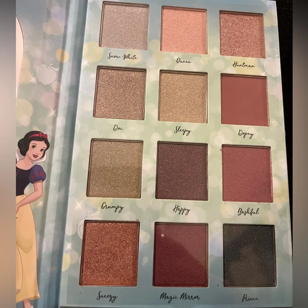 Disney - Snow White and the Seven Dwarfs Eyeshadow Palette - Taste Beauty